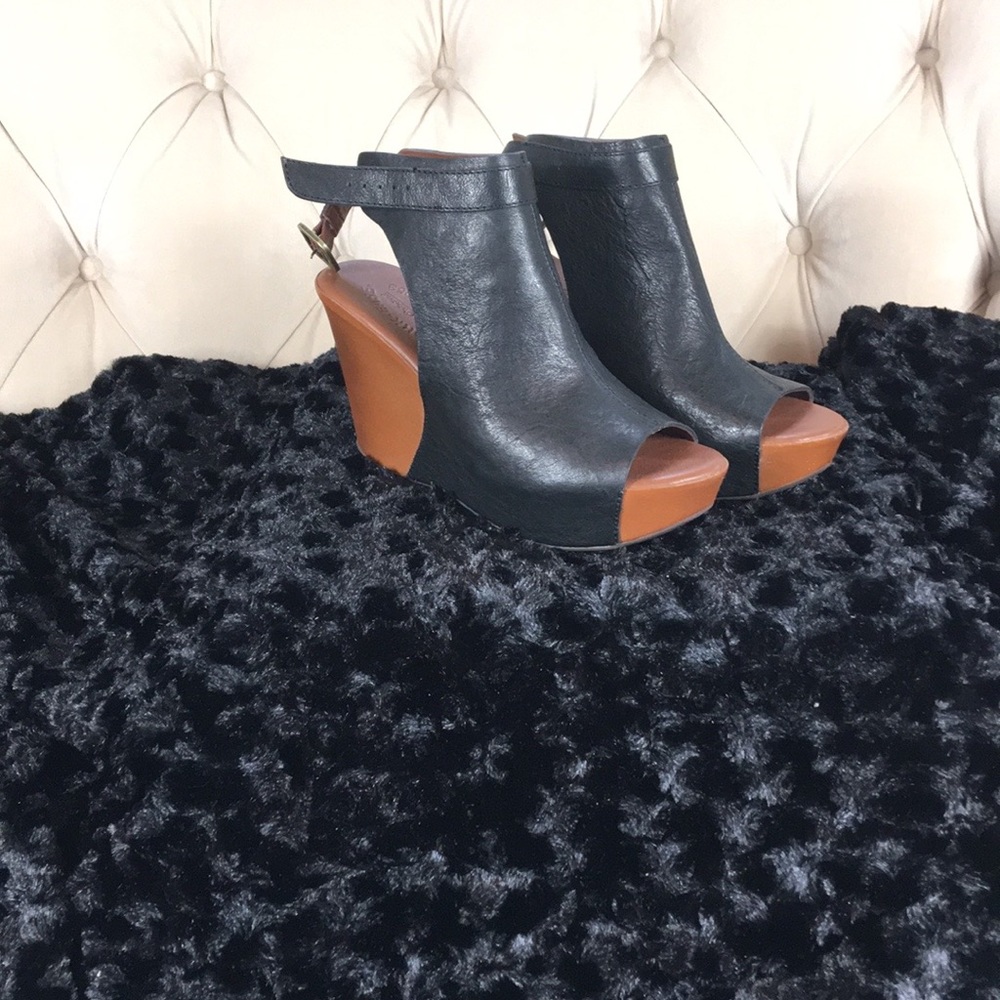 Black wedge sandals